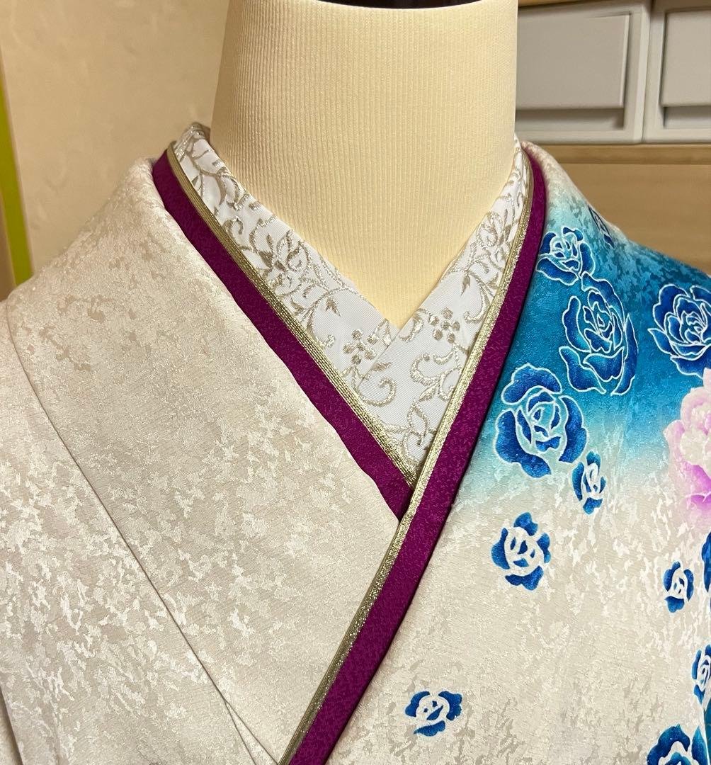 ミルクティーです　　umean成人式　　正絹振袖セット　襦袢＆刺繍襟