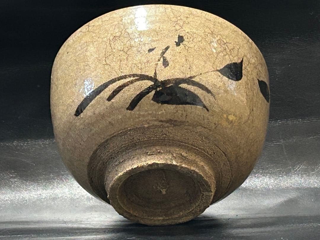 究極の美◾️蔵からかなり雰囲気の良い高そうな古絵唐津の抹茶茶碗が出て来ました。