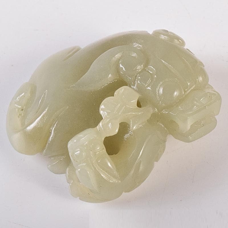 中国　玉石彫刻　神獣　根付　紙鎮　置物　C　8526E
