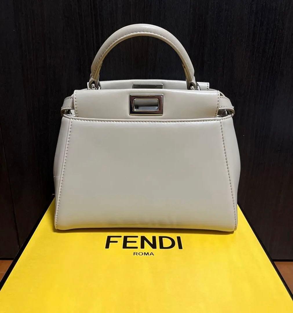 【美品】FENDI ピーカブー　ミニ　グレージュ　ナッパレザー
