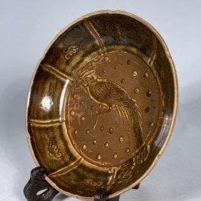 鳥の彫刻の茶色漆器椀