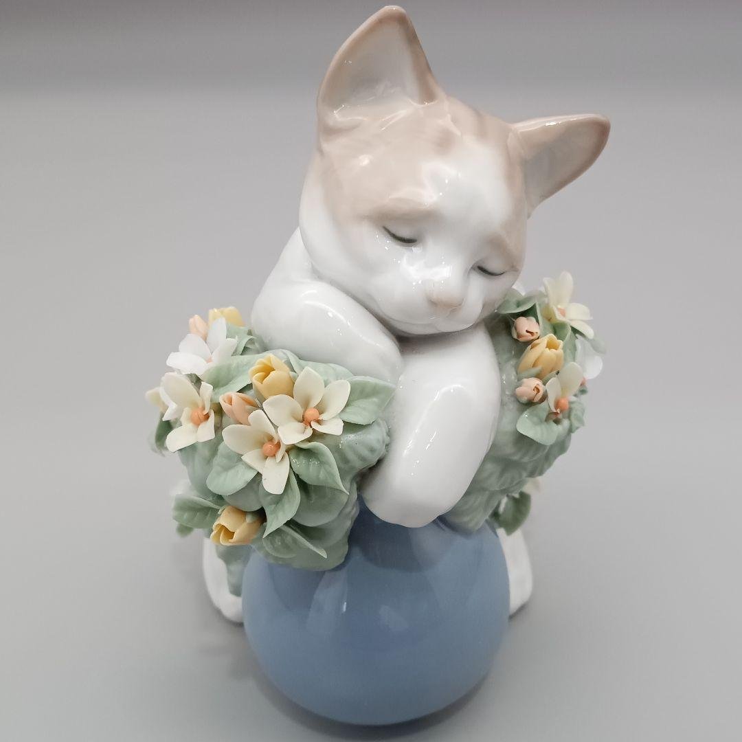 【専用】リヤドロ 6567 「 お昼寝の場所 」猫 花 フィギュリン