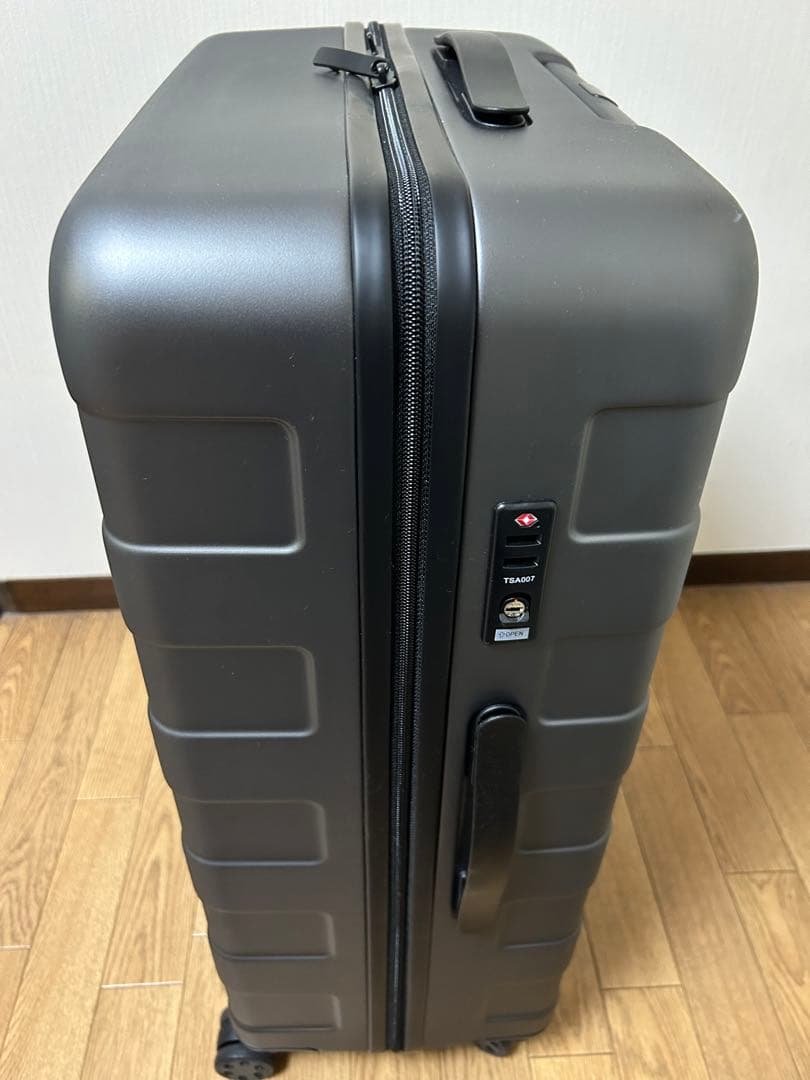 【無印良品】バーを自由に調節できる　ハードキャリーケース（７５Ｌ）