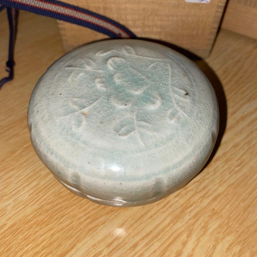 陽刻草花文香合　宋時代