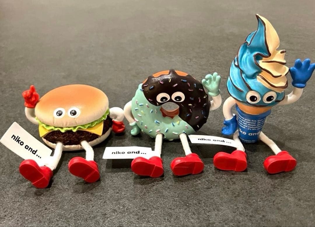 FLAVORS フレーバーズ niko and コラボ お座り オブジェ 3体