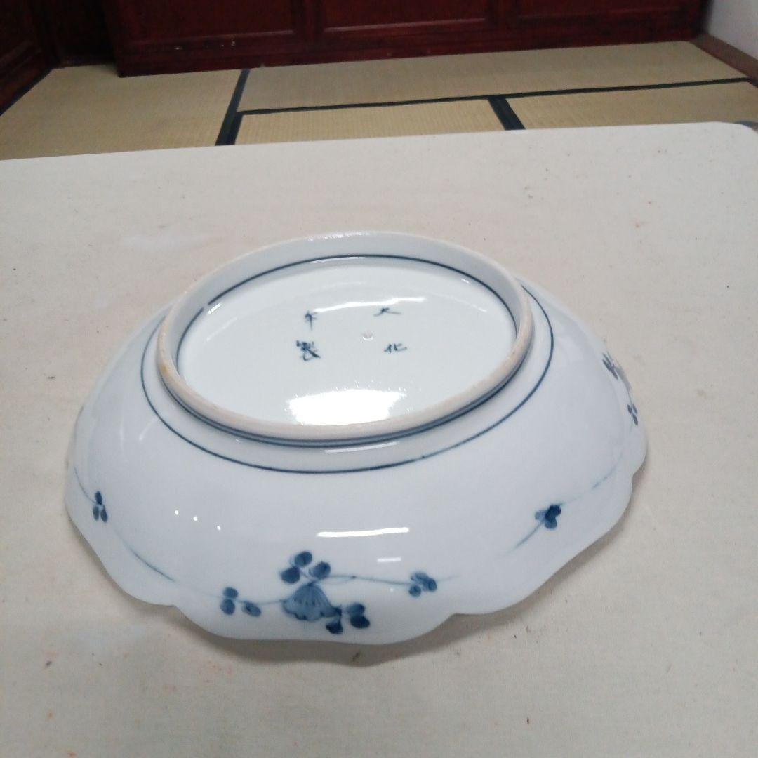 青白磁 八角形 花柄 陶磁器　図変わり八寸皿　　やや甘て大化年製　完品