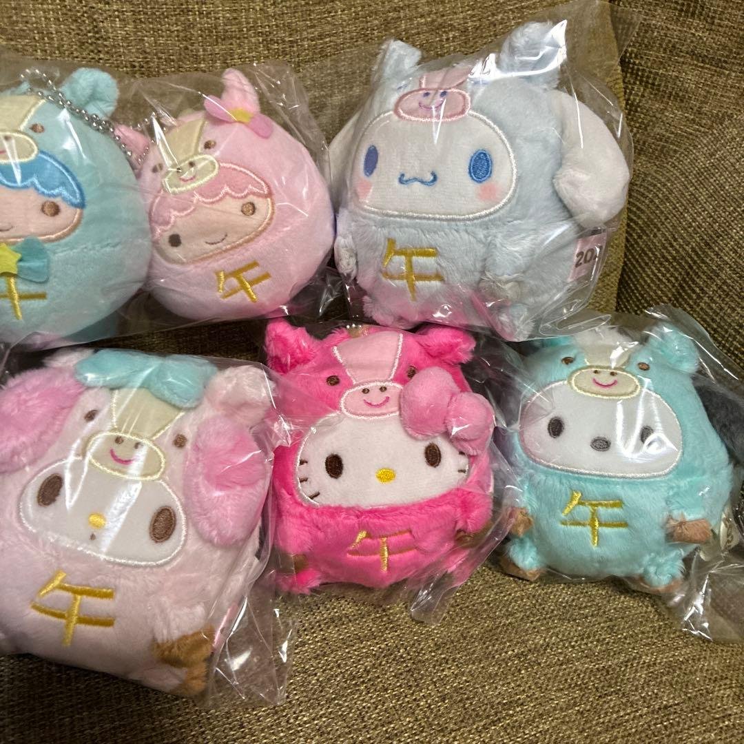 匿名送料込　新品●サンリオ　福袋　干支　マスコット　ぬいぐるみ　全７種　だるま