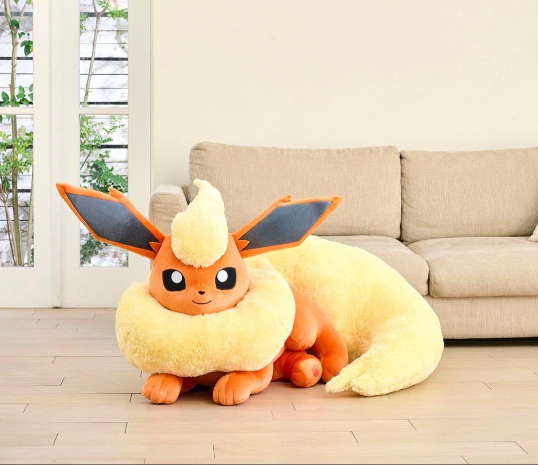 ポケモンセンターぬいぐるみ 等身大 ブースター 寝そべり