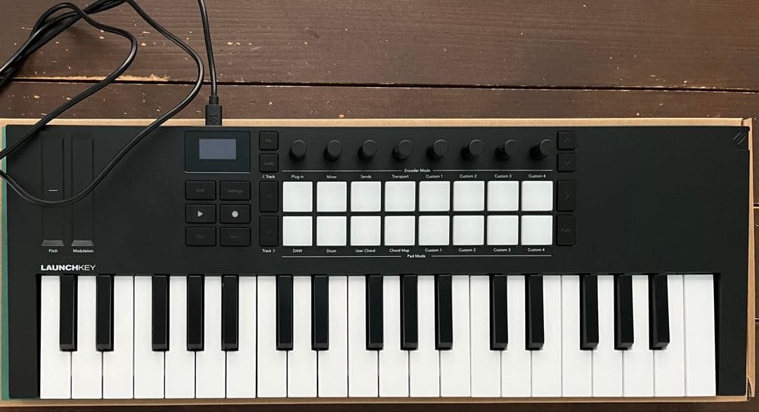 【新品に近い】Launchkey Mini 37 MK4 MIDIキーボード