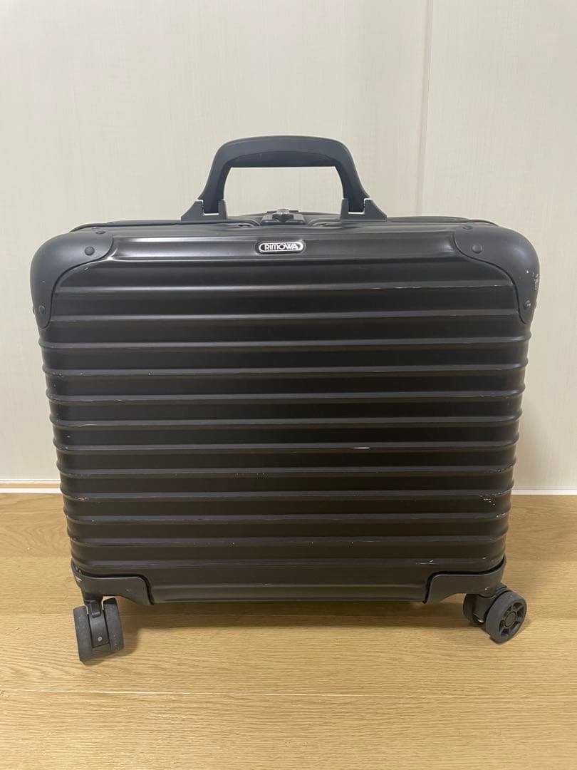 RIMOWA ブラック キャリーケース TSAロック付き