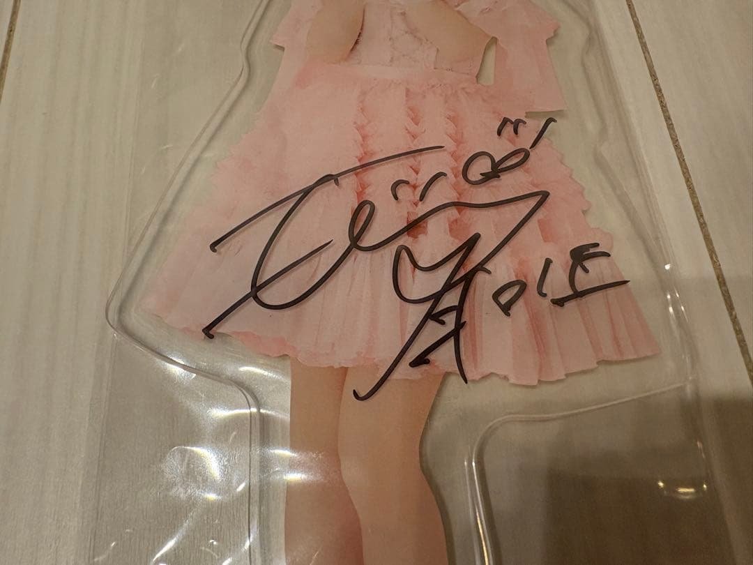 ＝LOVE 野口衣織　直筆サイン入り　ビッグアクリルスタンド